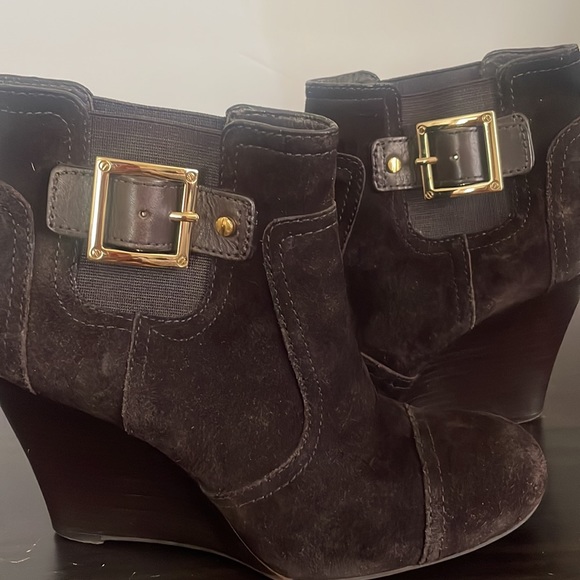 The heel is 3-7/8 Fits a size 8 to 8-1/2. Tory Burch Adrienne bootie. EUC . - Picture 4 of 6